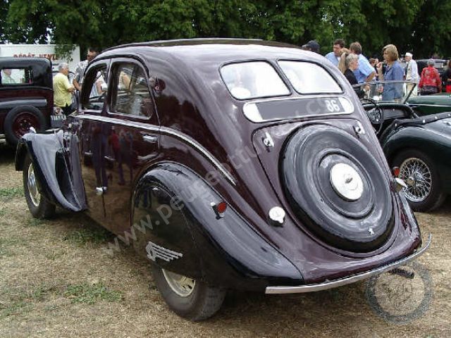 Peugeot 302