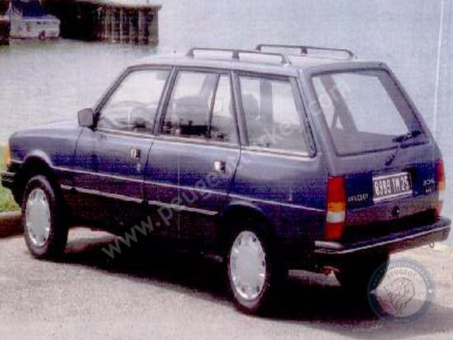 Peugeot 305